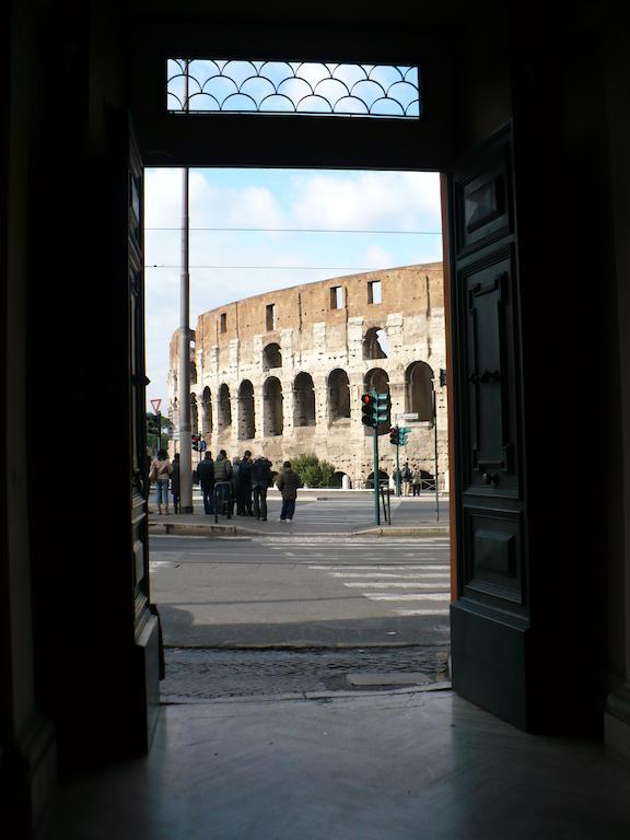 Casa Vacanze Colosseo Da Fernando No Elevator Villa Rome Exterior photo